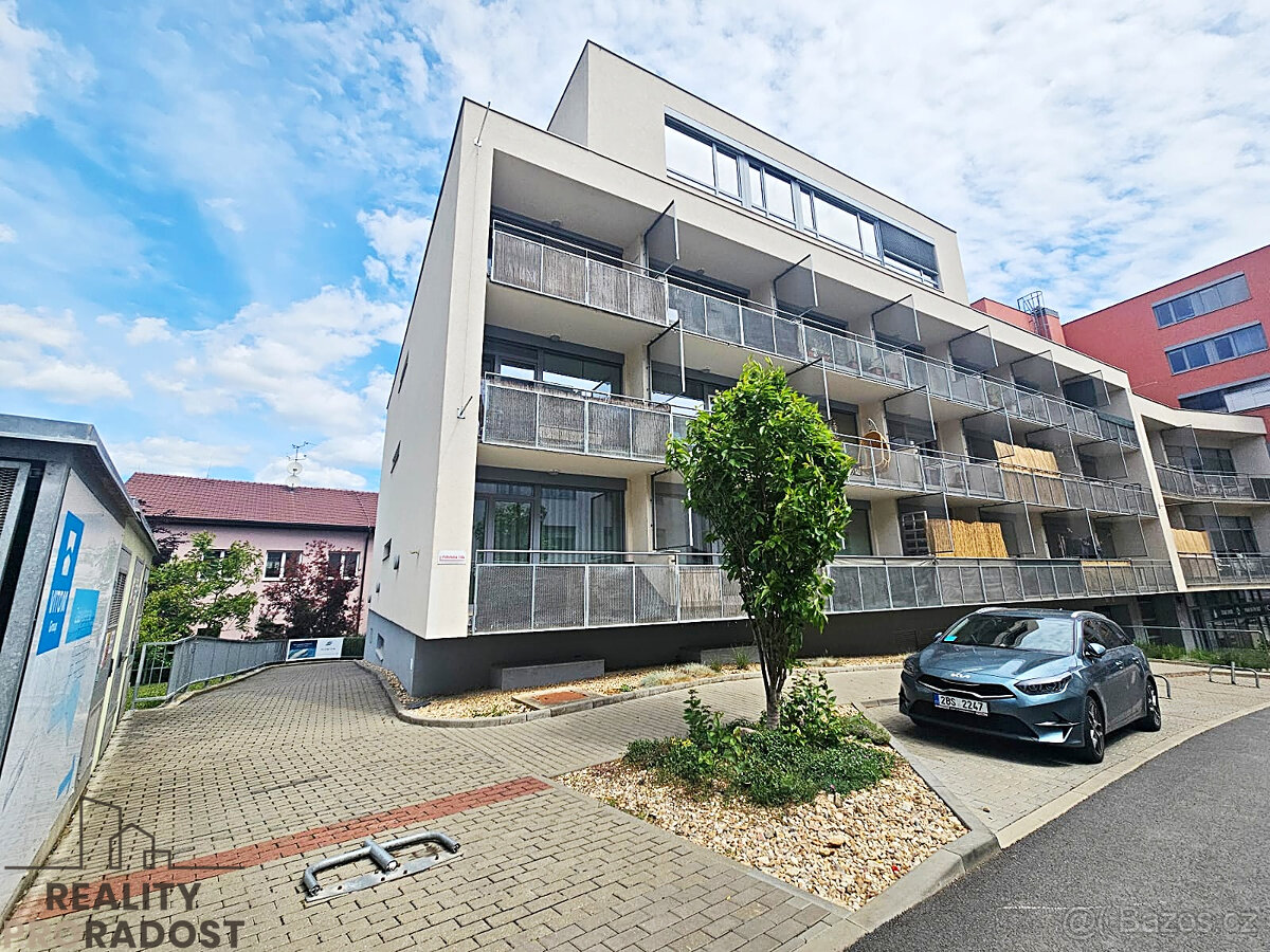 Pronájem dvou reprezentativních kanceláří 10 a 15 m2, možnos