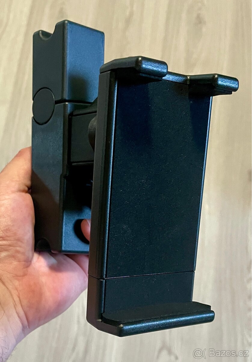 Škoda. Smart Holder - držák multimédií.
