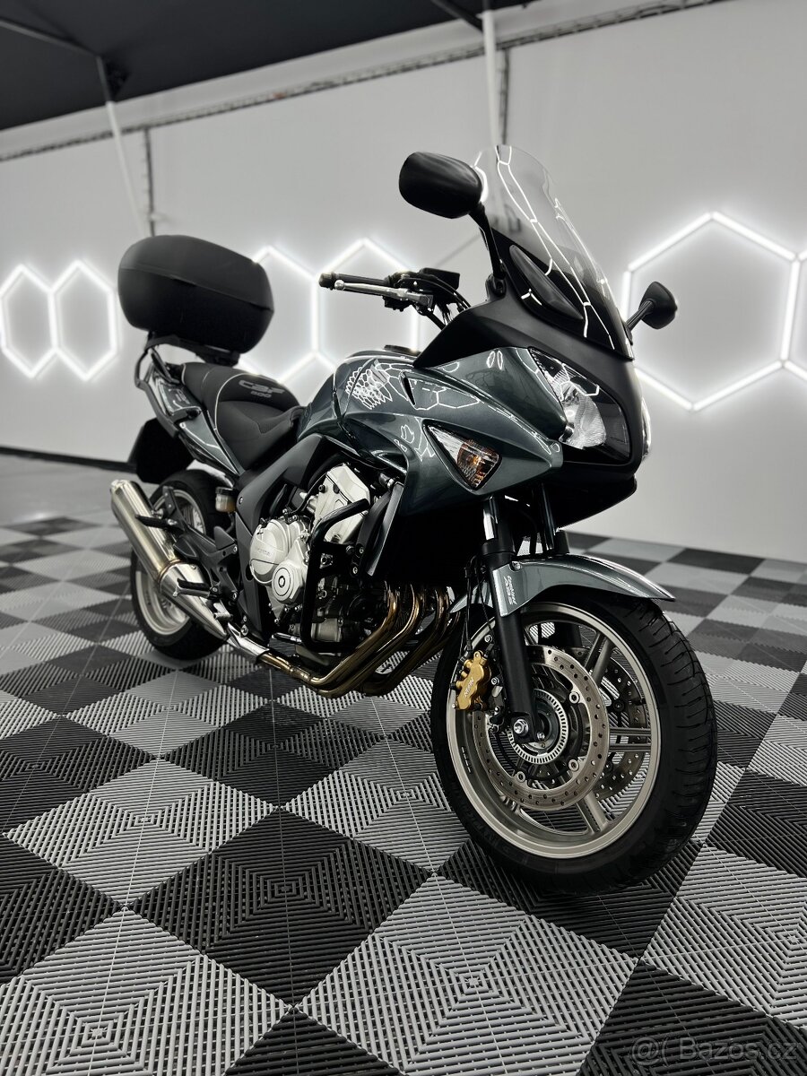 Uskladnění motocyklu a pneumatik