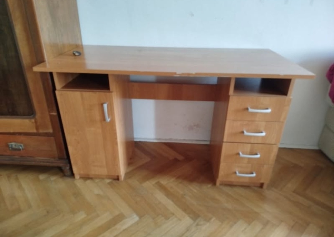 Psací stůl