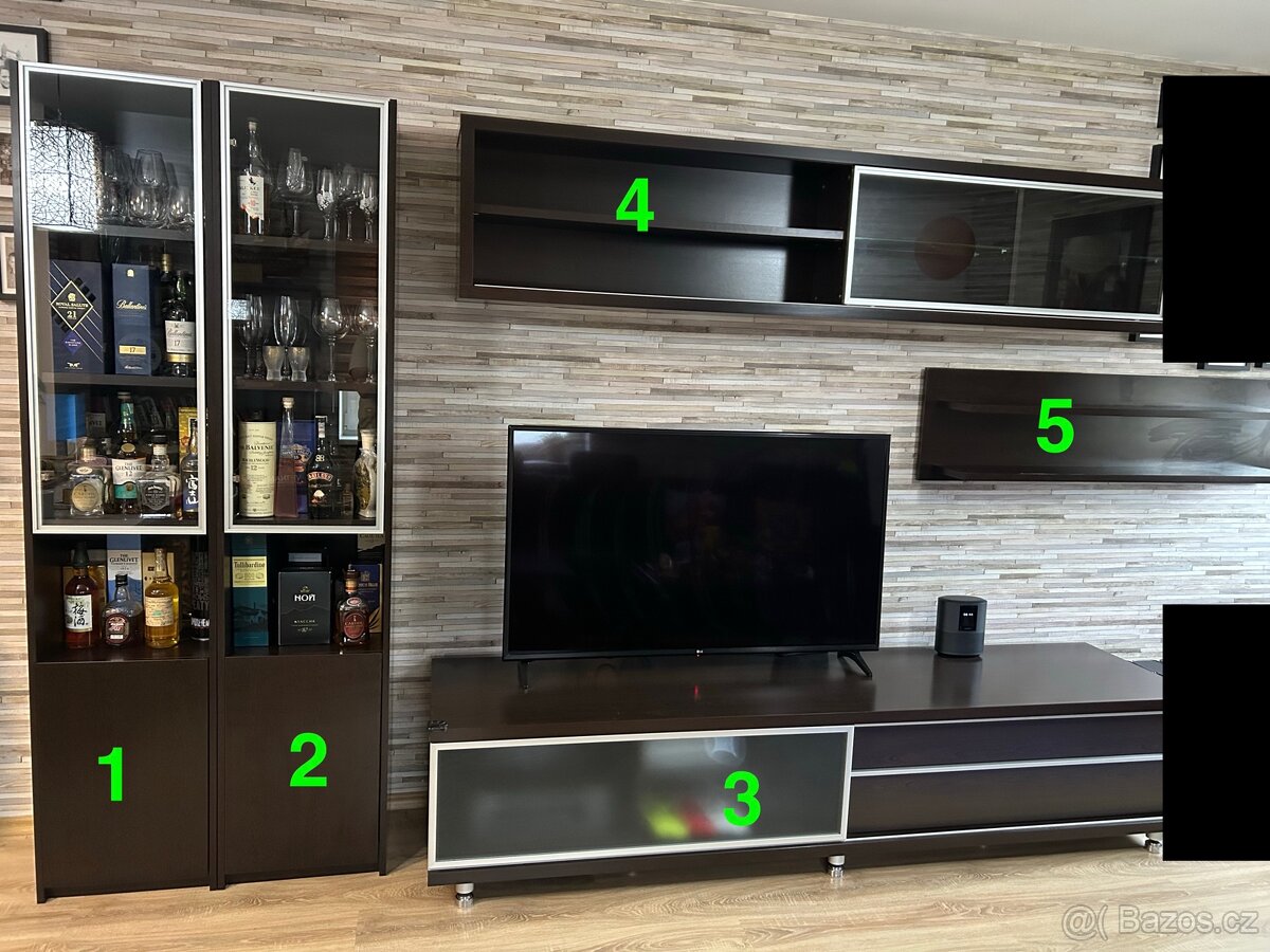 Obývací stěna, kvalitní pevná konstrukce (SCONTO).