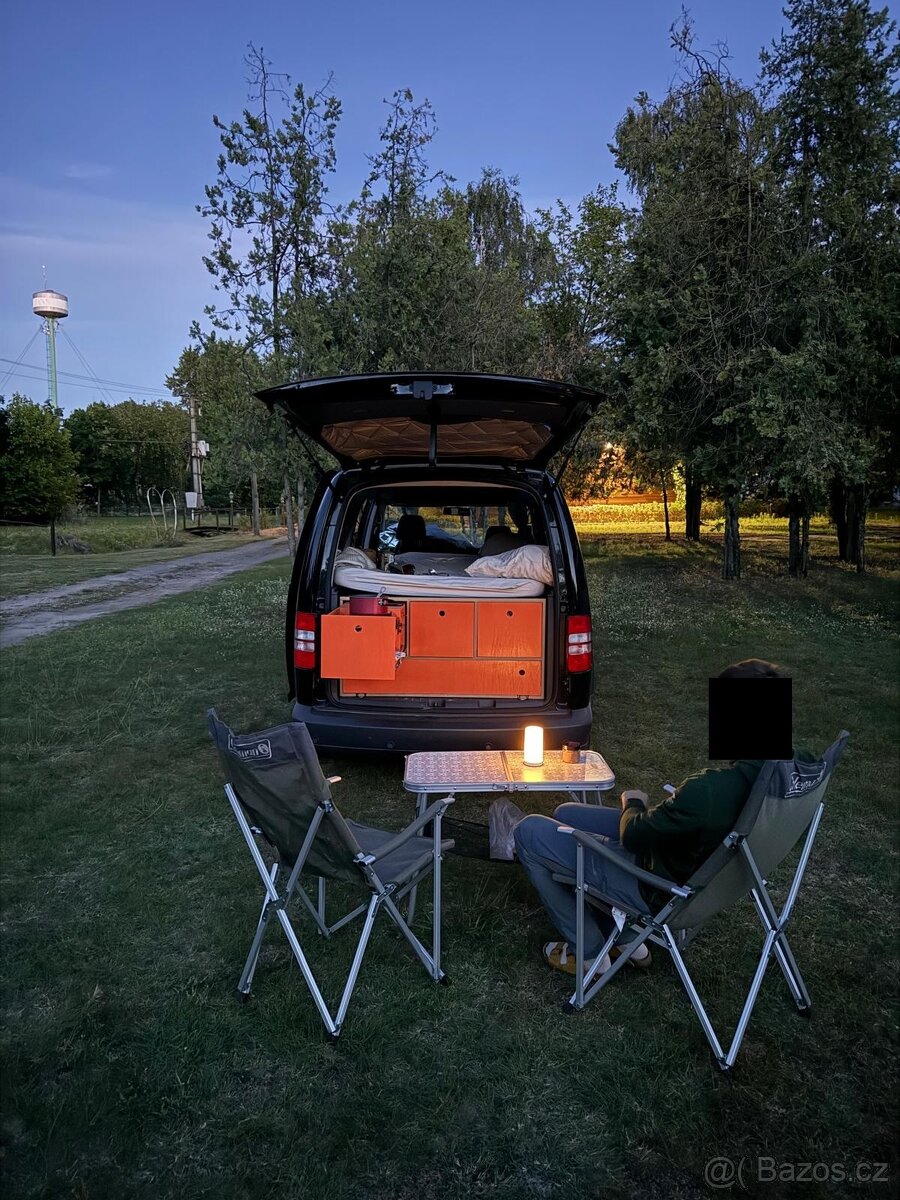 VW Caddy MAXI, 2.0 TDI s vestavbou na spaní