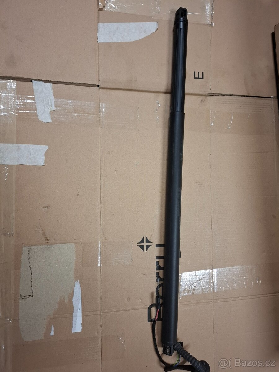 Vzpěra kufru elektrická Octavia III levá