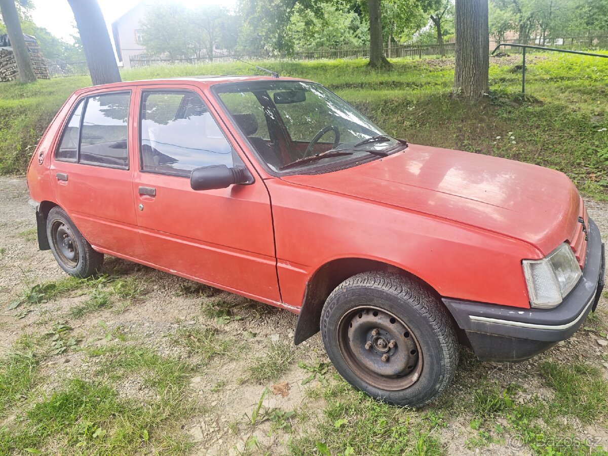 Peugeot 205 1.1i po servisu.