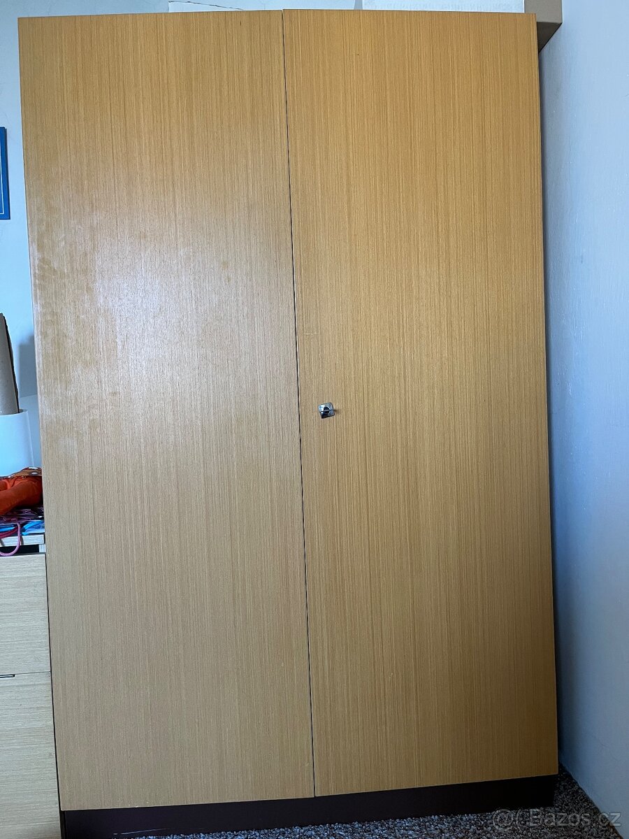 Skříňky a peřináč