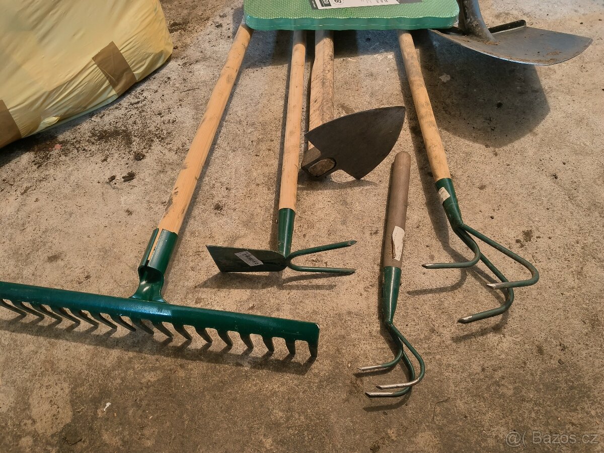 Sada zahradního nářadí + podložka pod kolena