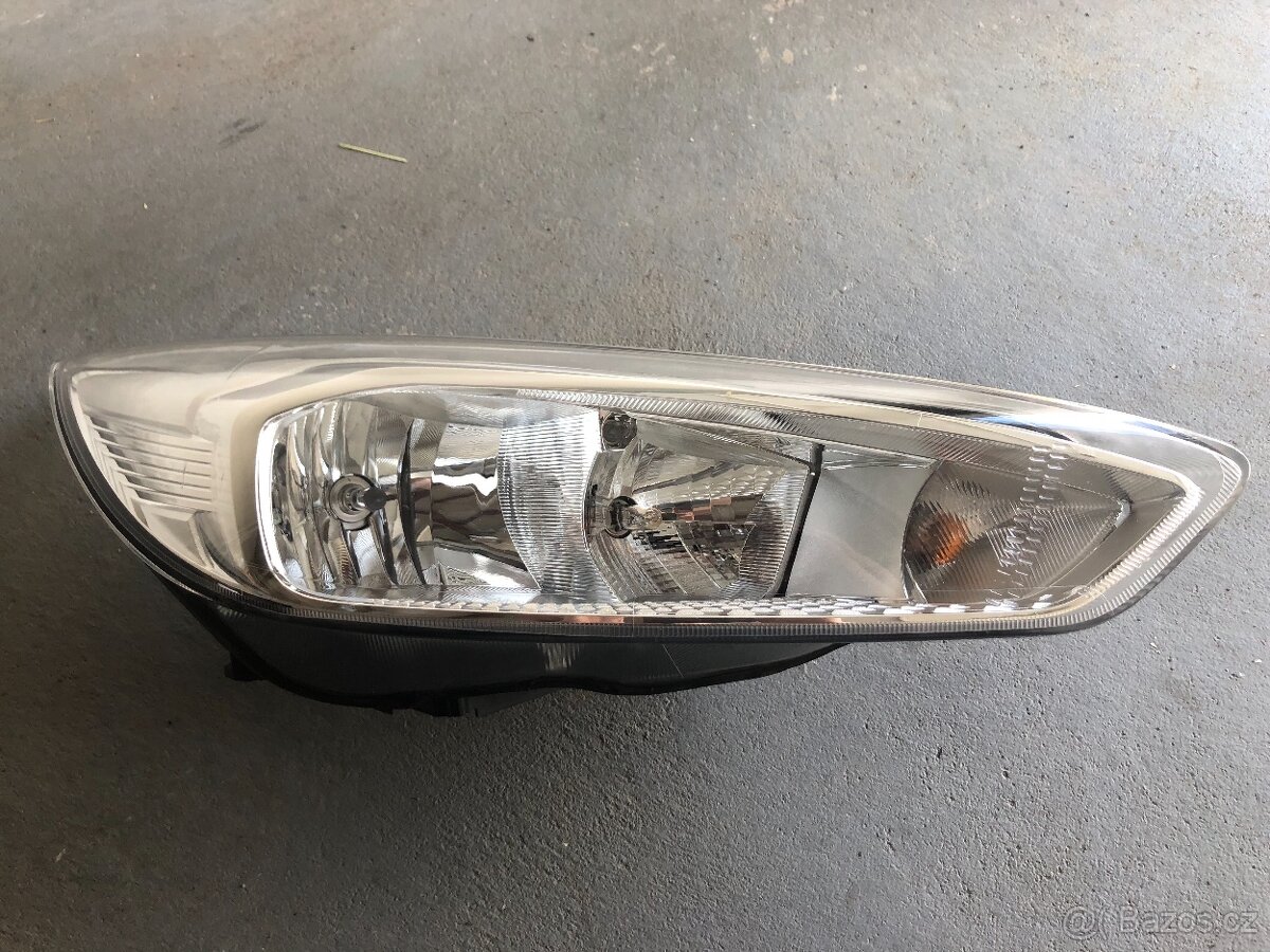 Pravé přední světlo Ford Focus kombi