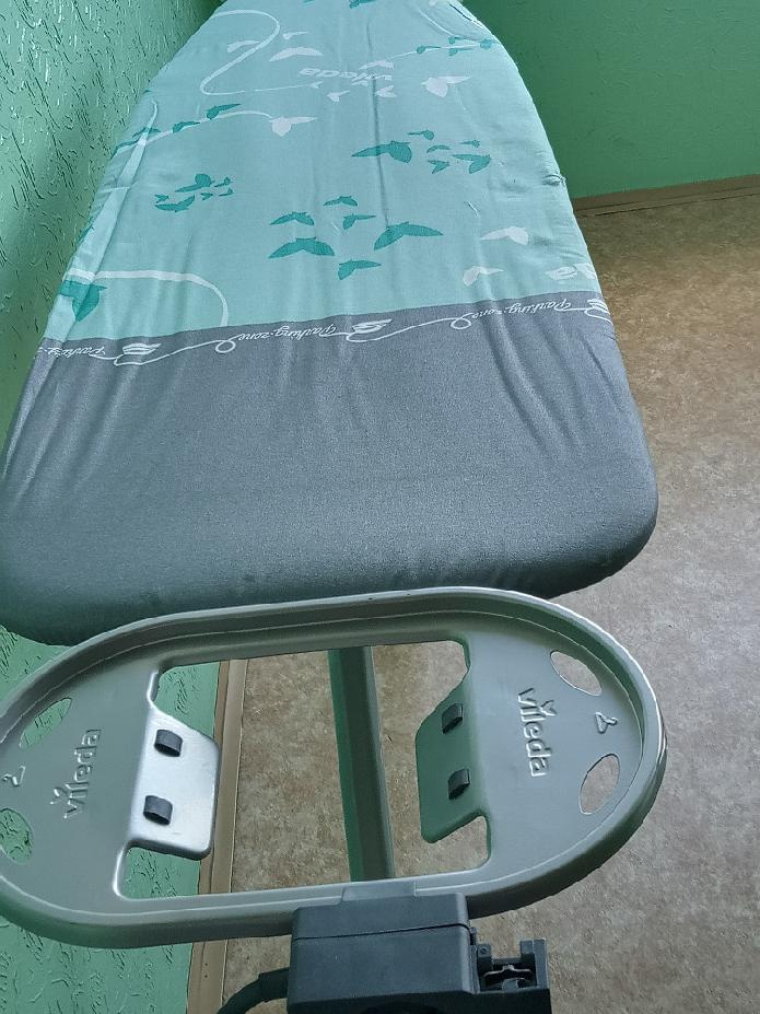 NOVÉ velké žehlící prkno VILEDA se zásuvkou