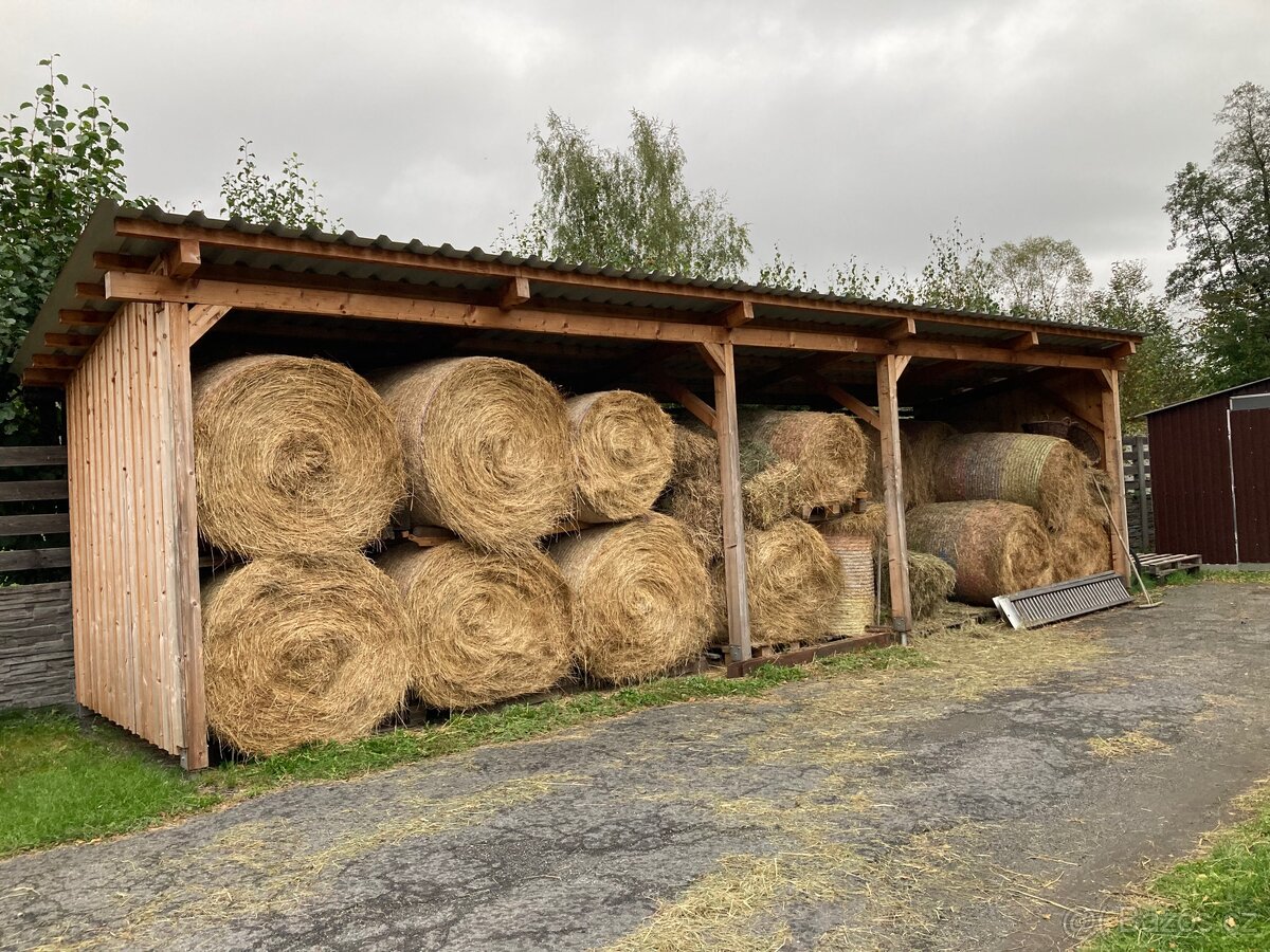 Seno kulaté balíky