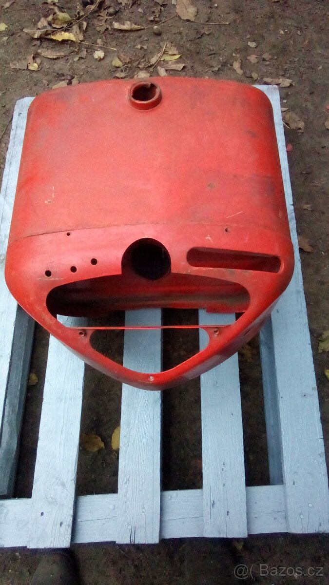 Nádrž a plech prístrojovky Zetor