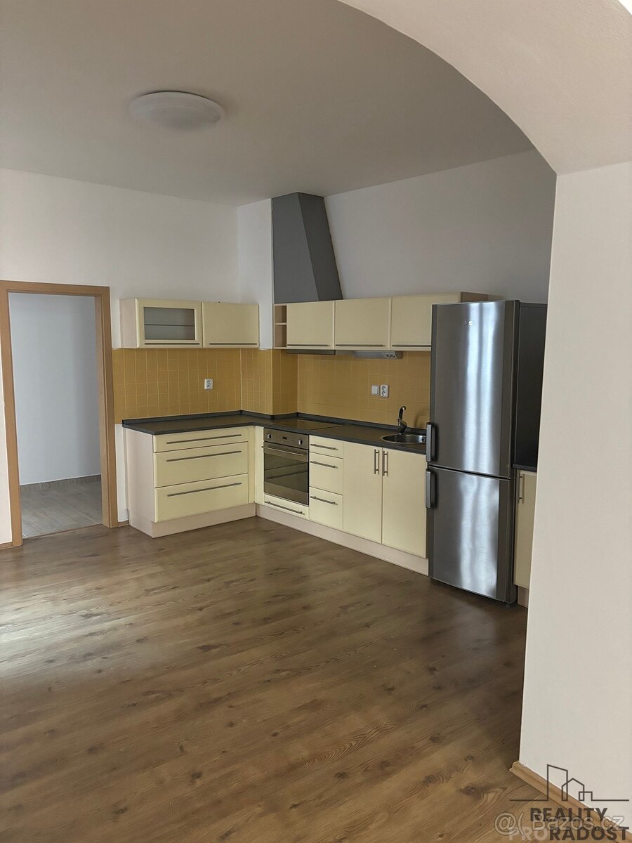 PRONÁJEM BYTU 2+KK 79 m2, 1. PATRO, CIHLOVÝ, CENTRUM MĚSTA,