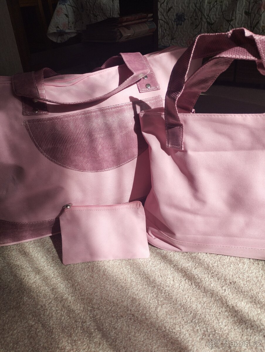 Nové cestovní a plážové tašky