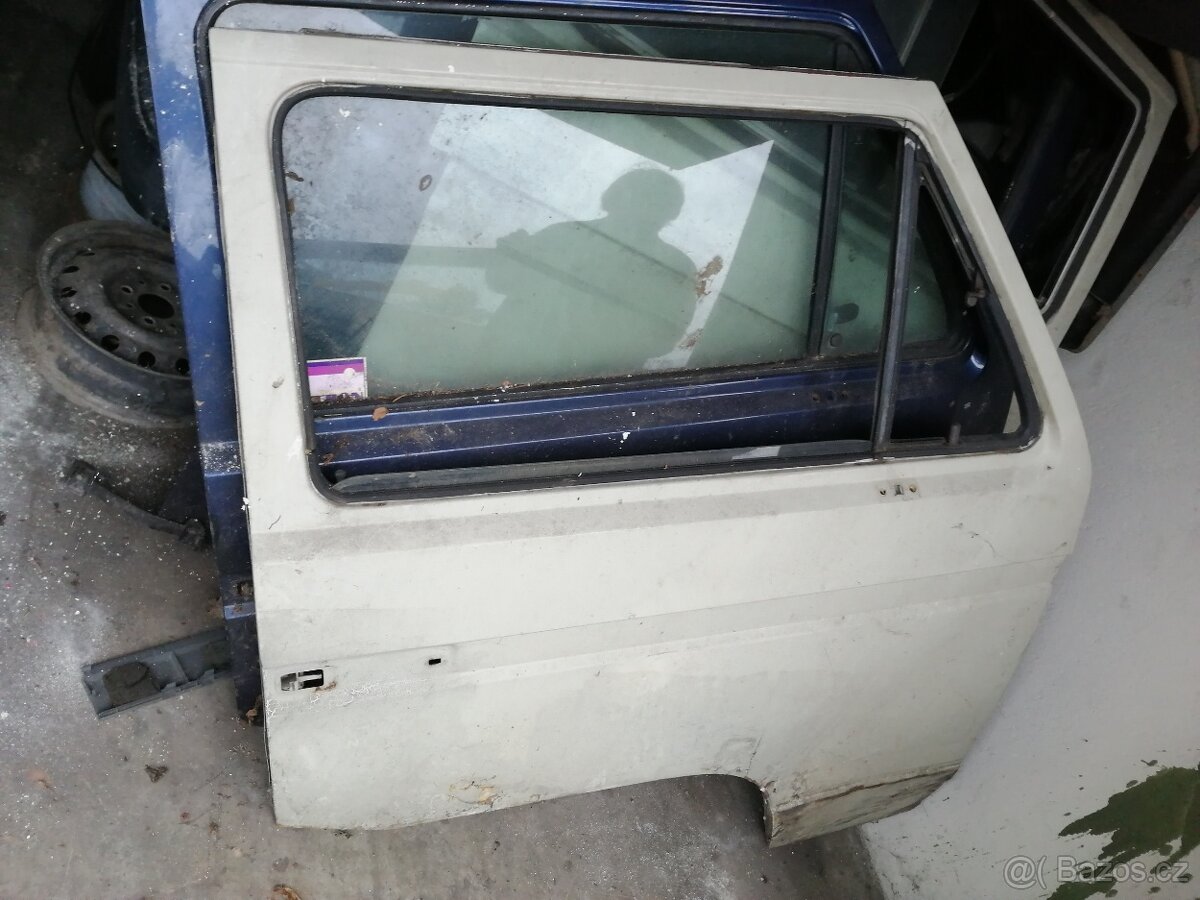 VW Bus Transporter t3 pravé přední dveře