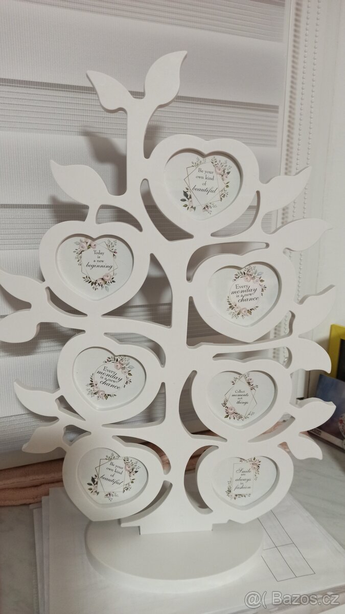 Fotorámeček strom se srdíčky