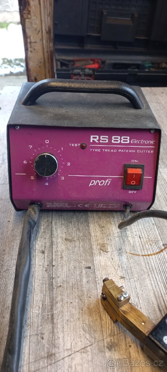 Prořezávačka pneu profi.