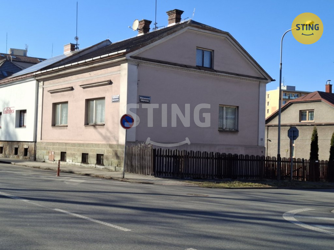 Pronájem komerčních prostor v RD o výměře 258 m2 v Č, 132007