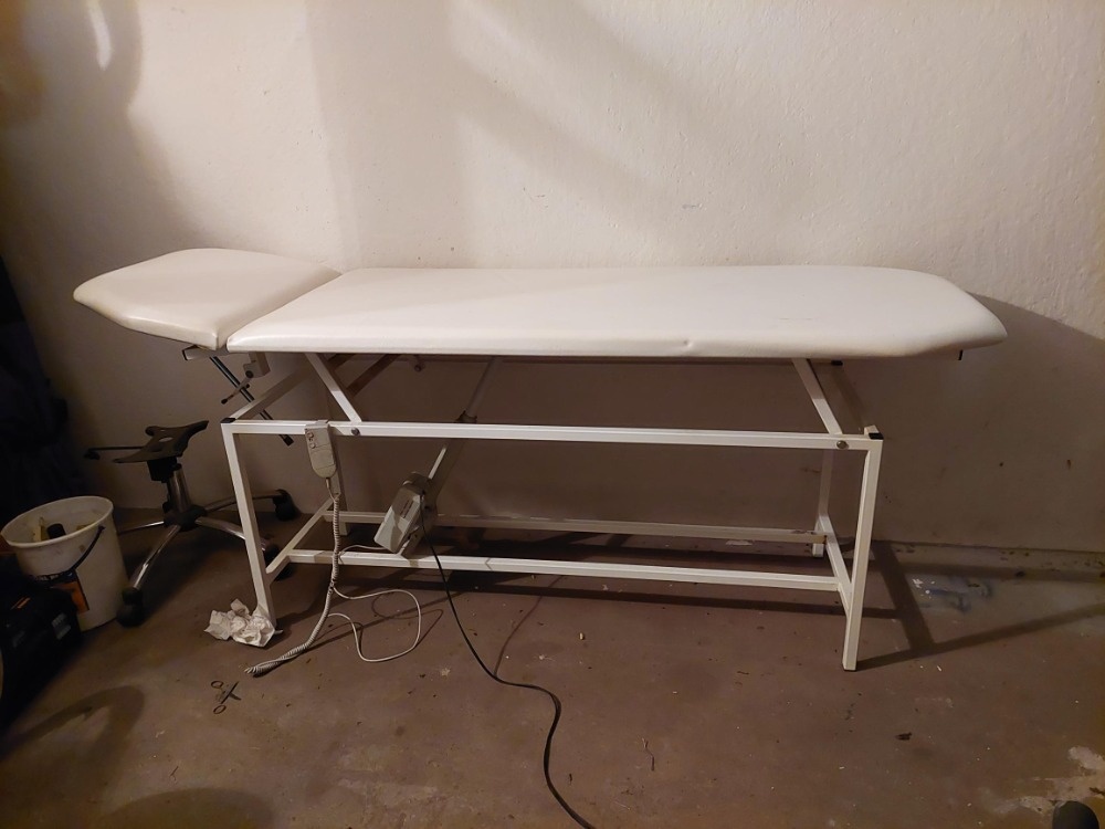 Masážní/kosmetické lehátko s el. polohováním