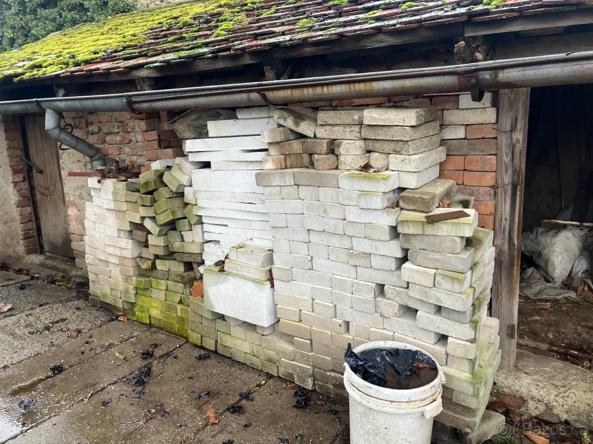 DARUJI ZA ODVOZ ZDARMA Červené cihly pálení