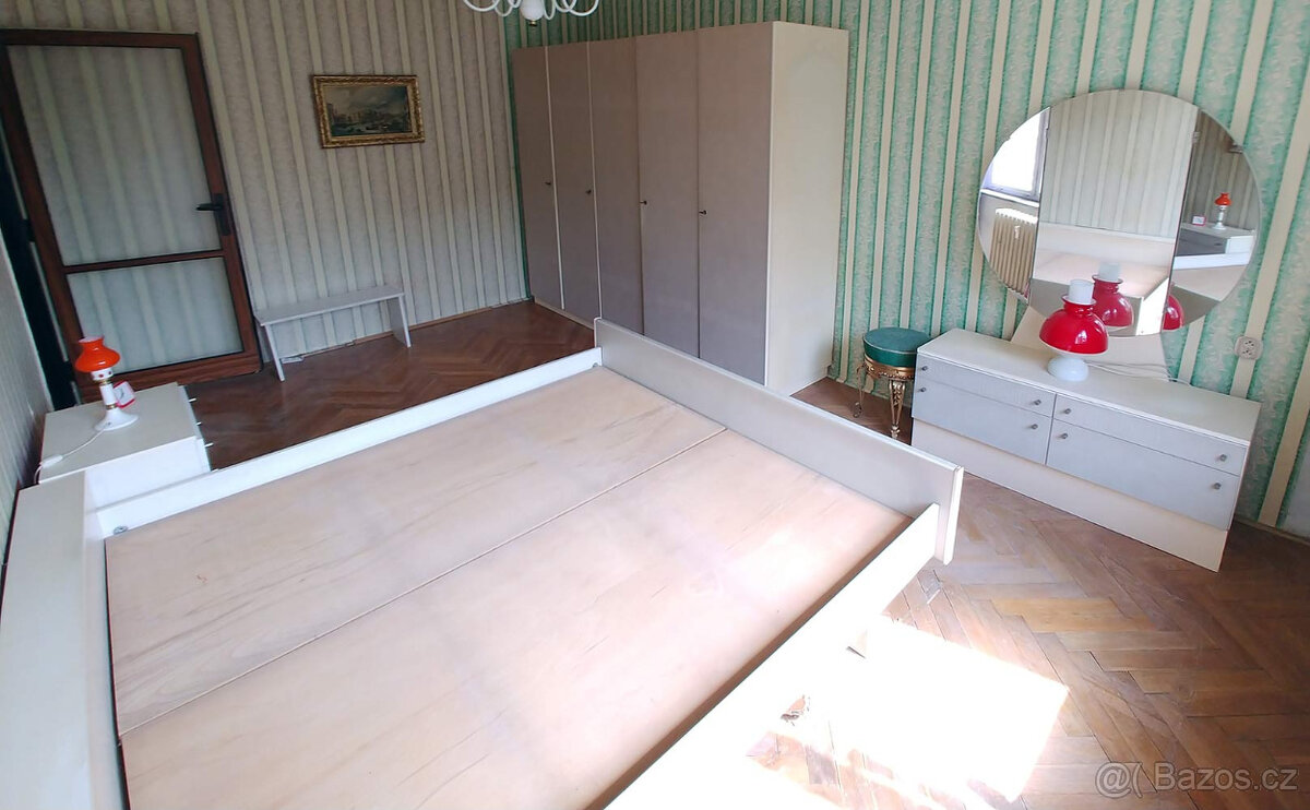 Retro ložnice 70. léta, koženkový povrch