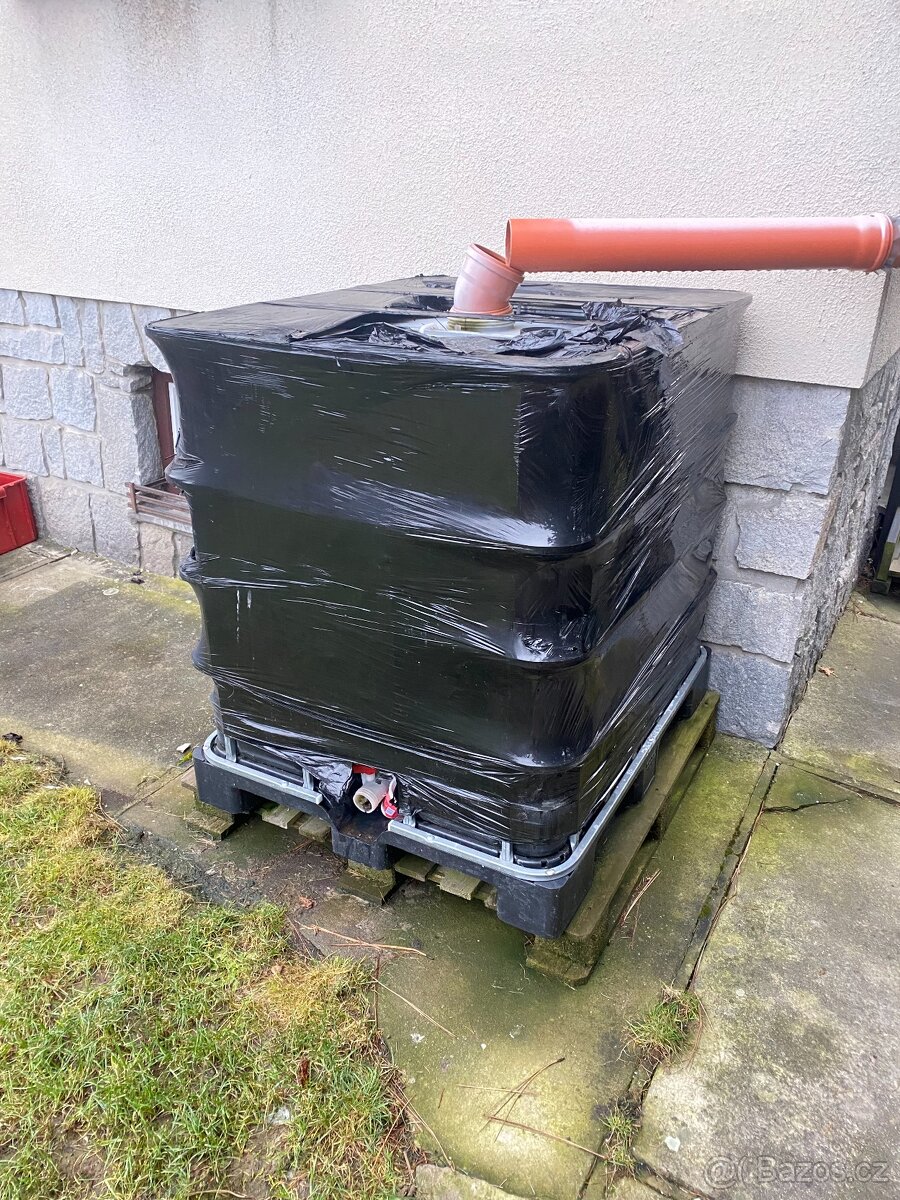 Nádrž na vodu IBC 1000L