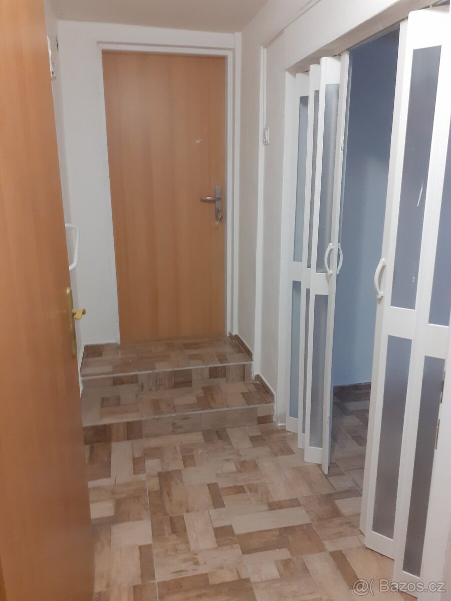 Pronájem nebytového prostoru 1+1 Uh.Hradiště
