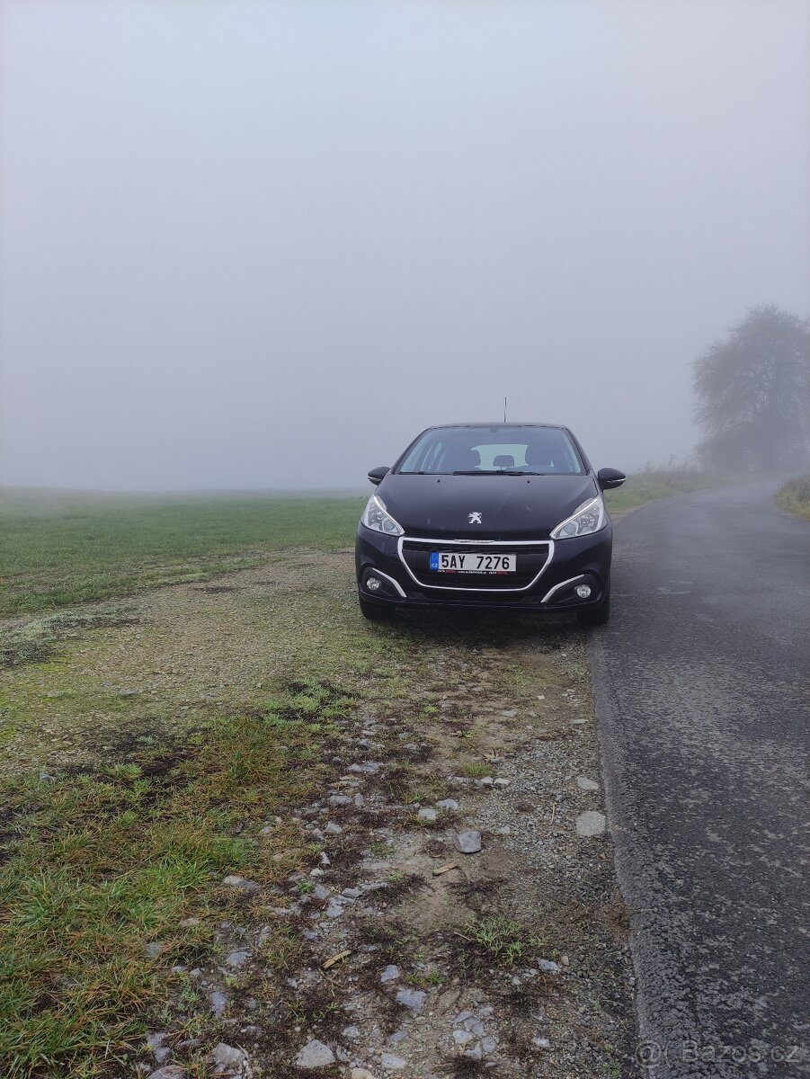 Peugeot 208 benzín