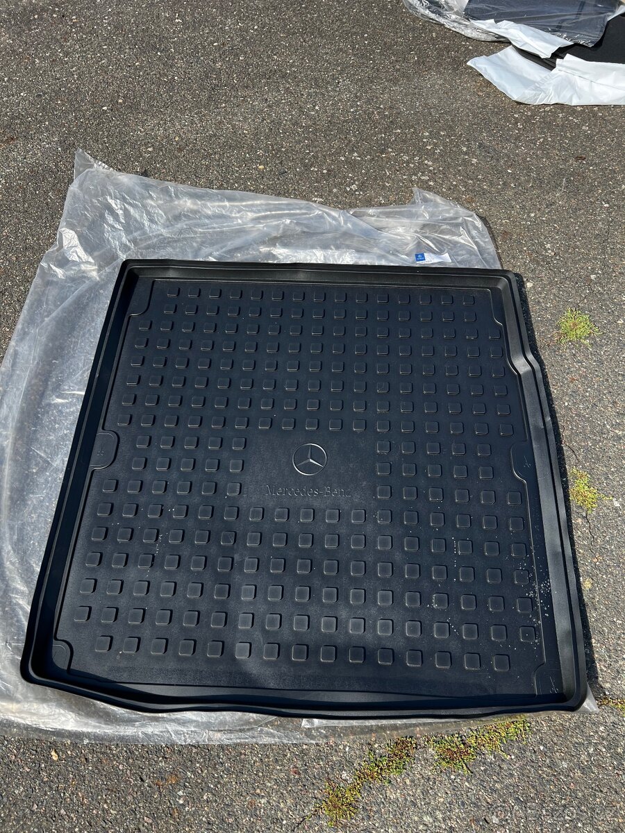 Plastová vana do kufru originál Mercedes Cls w218