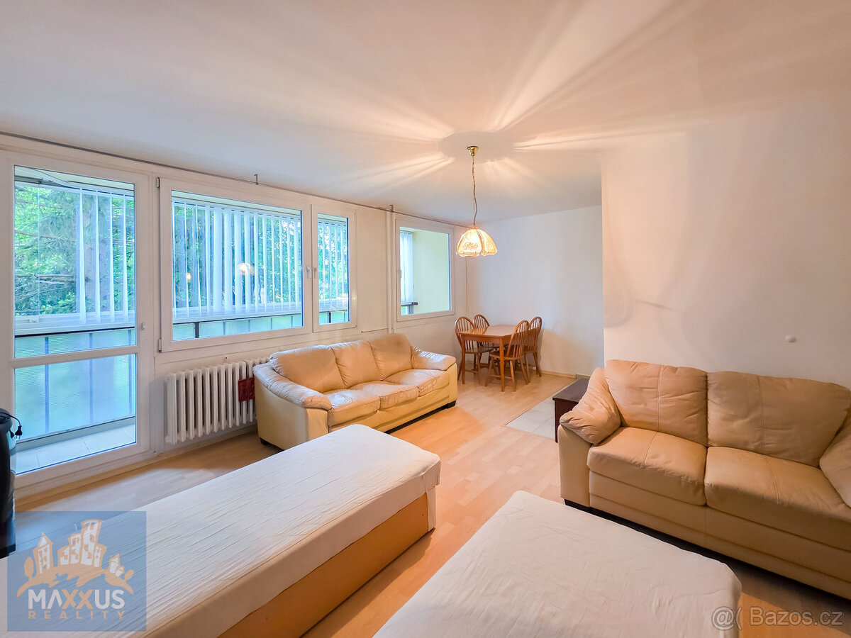 Pronájem prostorného bytu 1+kk (40,2 m2) s lodžií a sklepem,