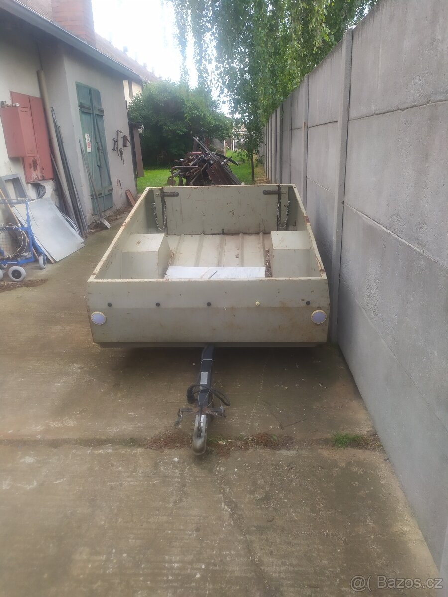 Vozík za auto