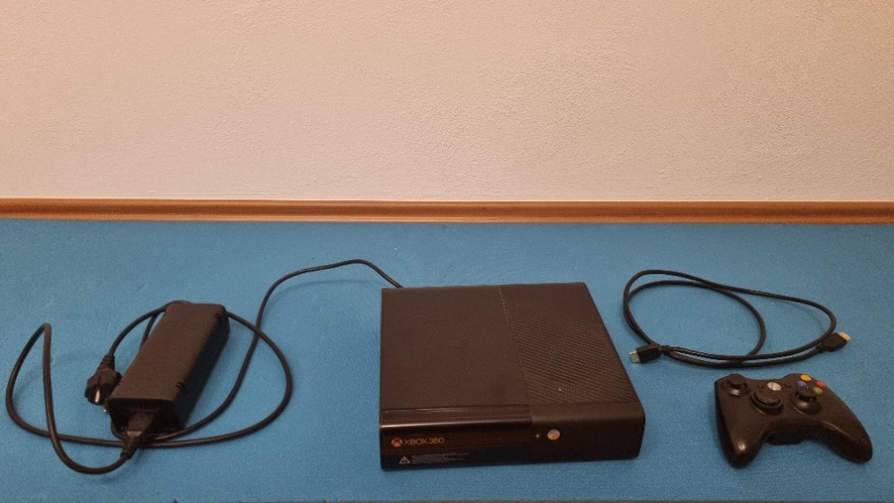 Microsoft Xbox 360E 500GB + 1x ovladač