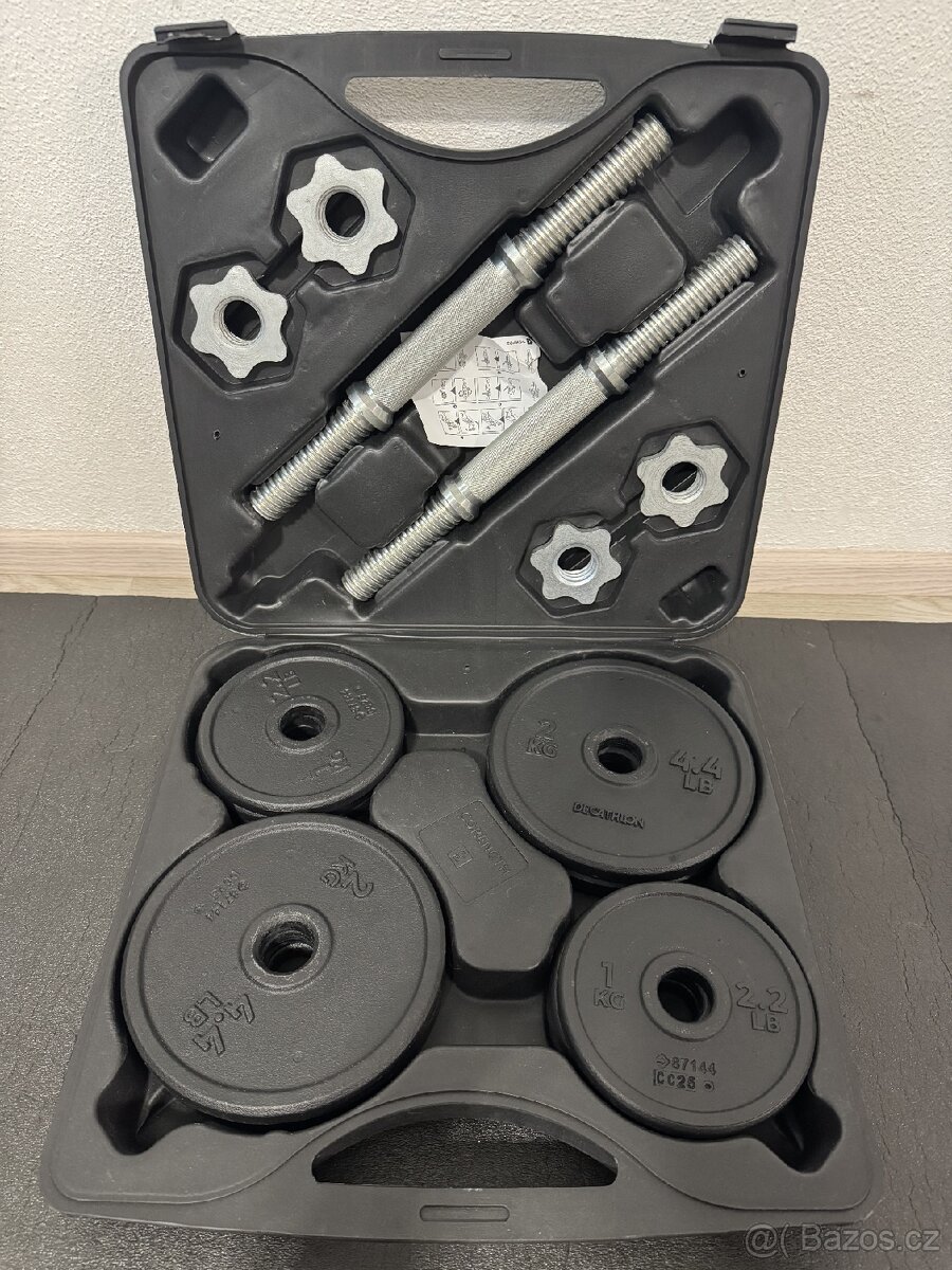 Činky 20 kg v kufru.