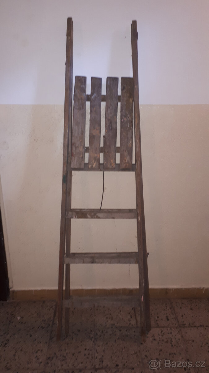 Štafle dřevěné s plošinou (stupačkou), schůdky, žebřík