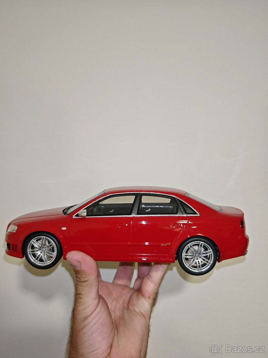 Model audi RS4 RED