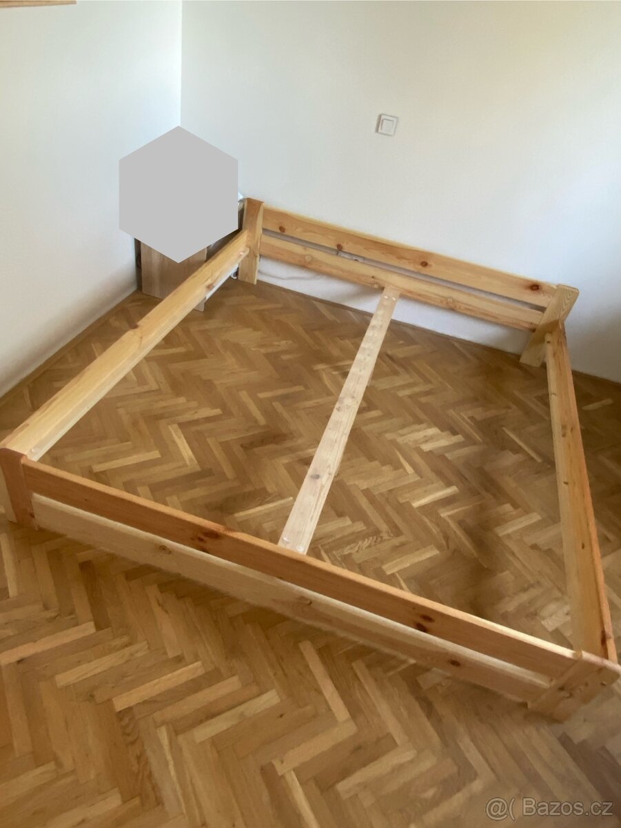 Postel z borovicového dřeva rám 180x200cm