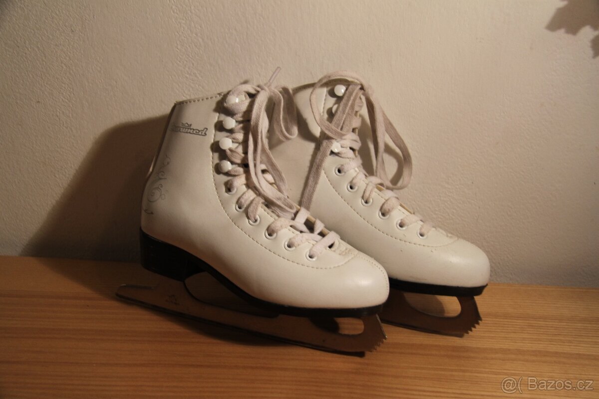 Kožené brusle zavazovací vel. 32, stélka 20,5cm