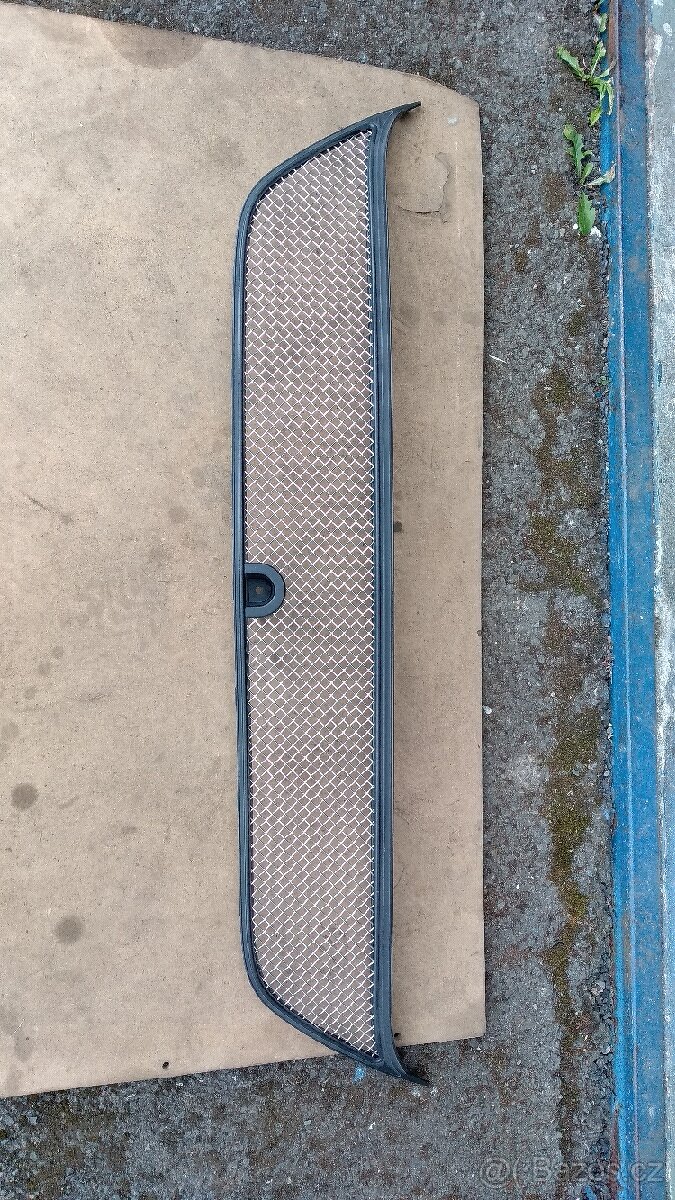 Mitsubishi Outlander mřížka