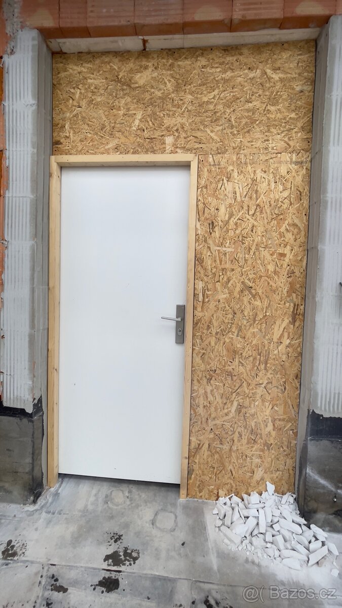 Stavební kovové dveře 1500x2250, bezpečn. zámek, 5 klíču.