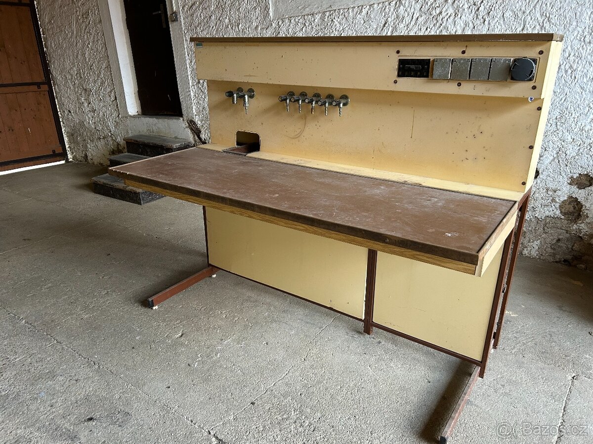 Pracovní stůl, ponk, stůl do dílny