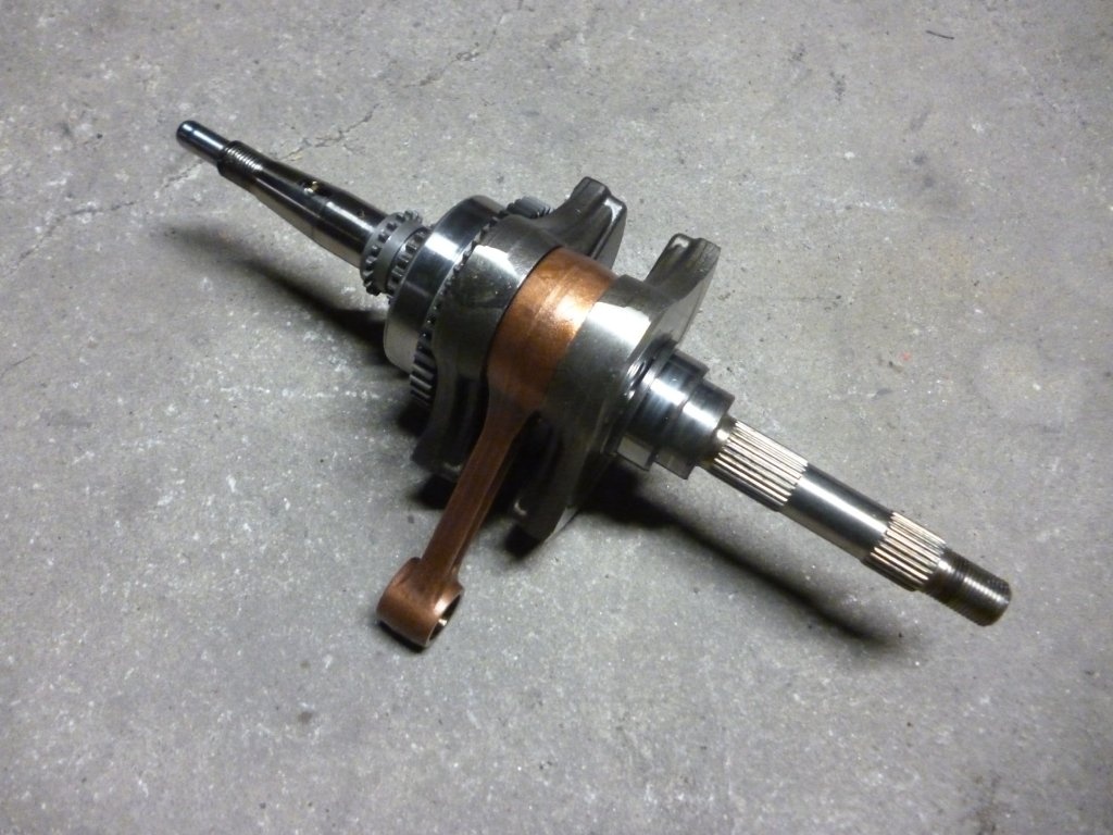 Peugeot Metropolis 400i. Kliková hřídel. Od 2013