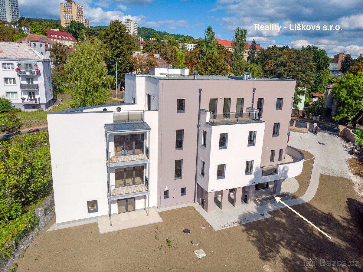 Pronájem luxusně zrekonstruovaného Atelieru 1kk ve vile Anna