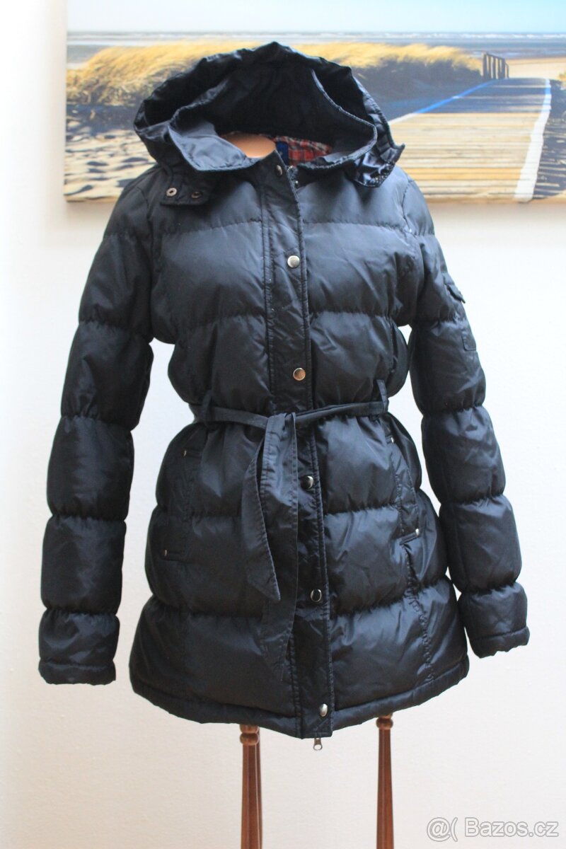 KRÁSNÝ DÁMSKÝ PÉŘOVÝ KABÁT zn. ZARA vel. M