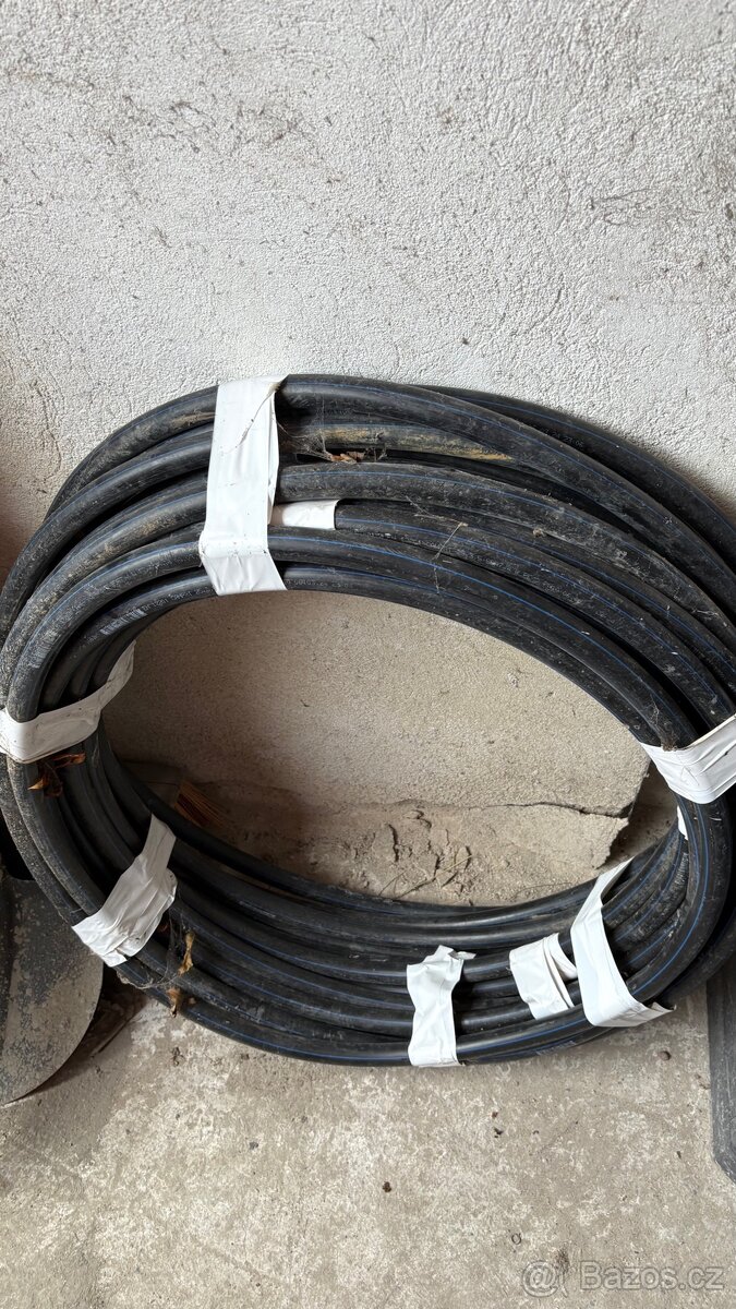 PE tvarovky 25mm + trubka