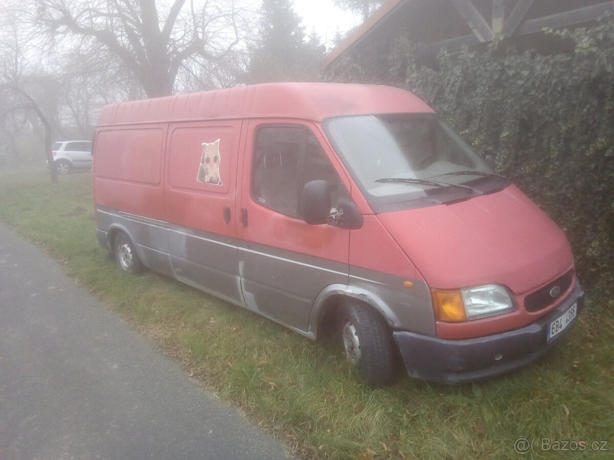 FORD TRANZIT 2.5TD VYVARENY DOBRY STAV VHODNY NA OBYTNAK