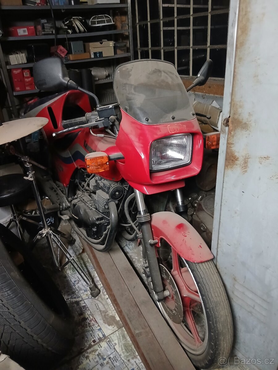 Kawasaki GPz 250 unitrak