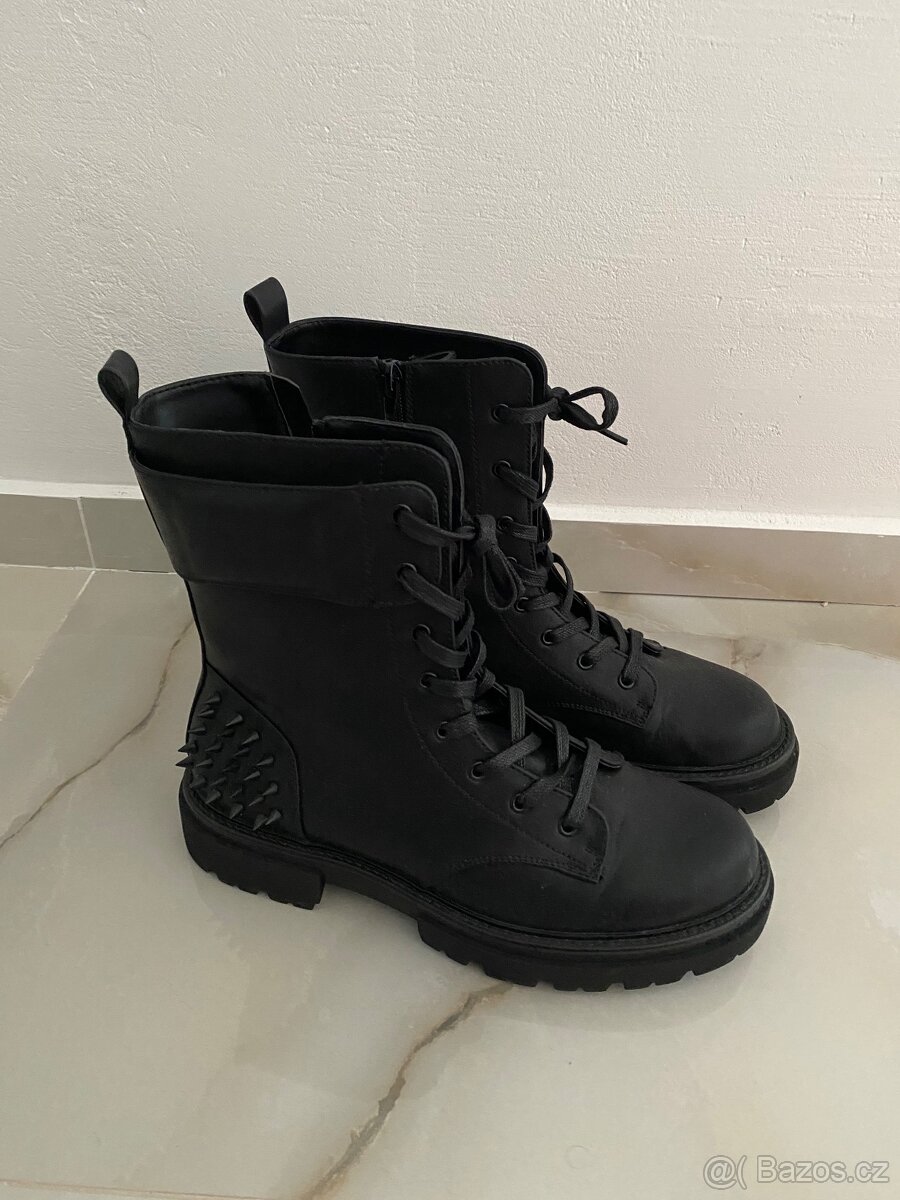 Kotníkové boty na platformě