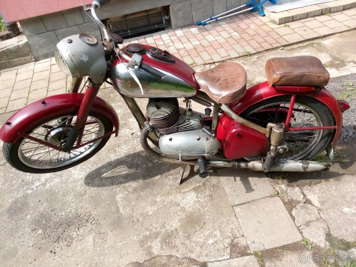 Jawa 350 perak,origo překryt karburace .tachometr 8000kč