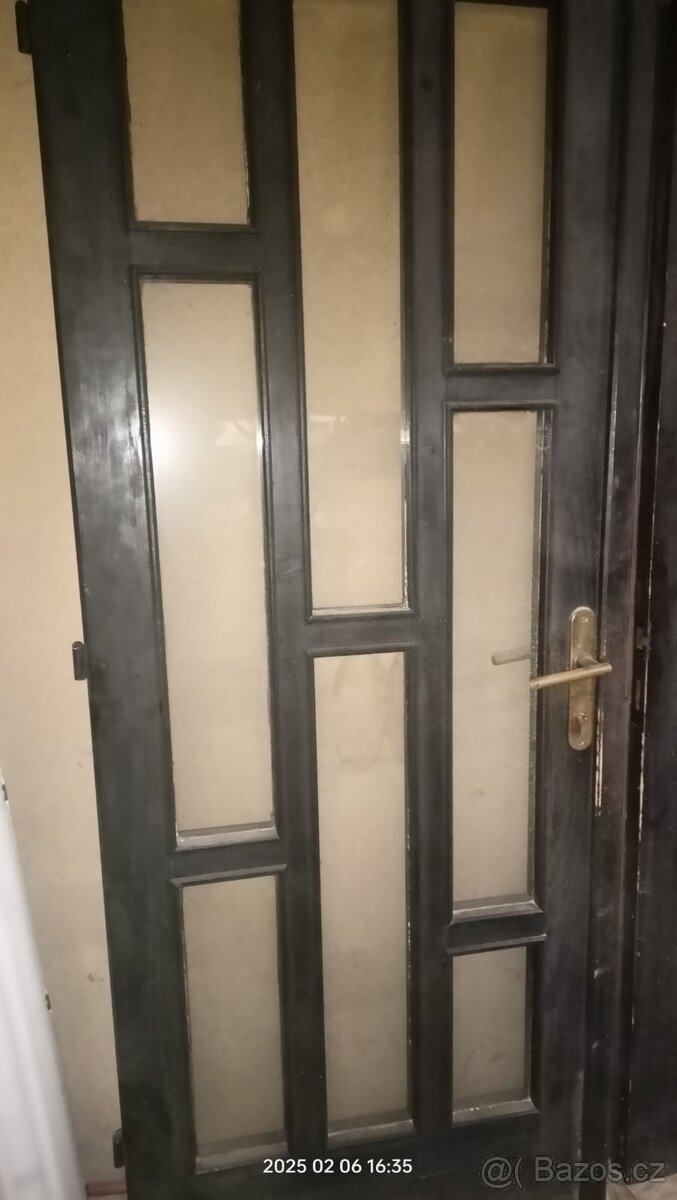 Dřevěné vchodové dveře