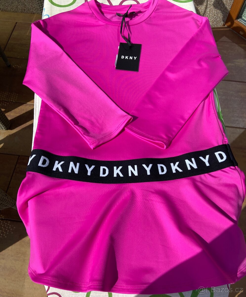 Dětské šaty DKNY růžové (8 let)