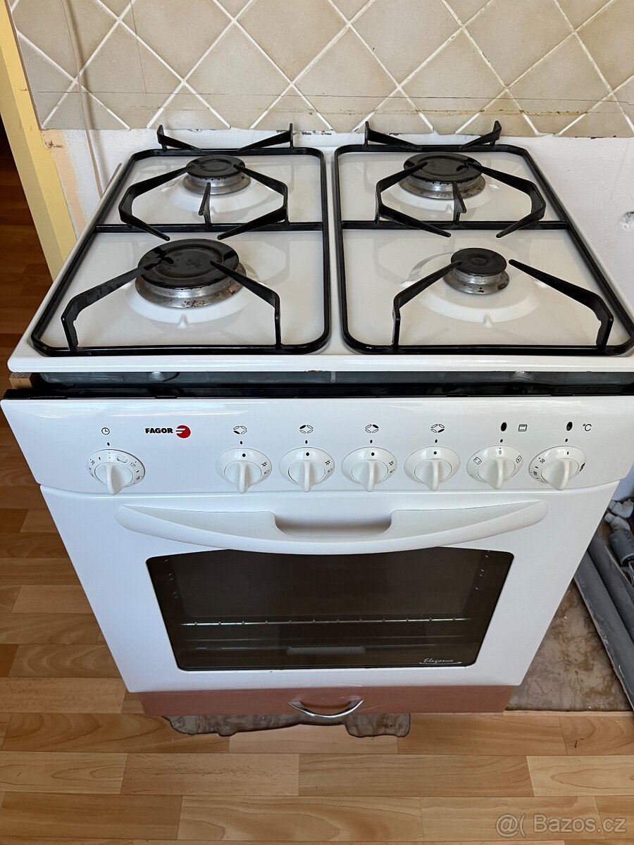 Elektrická trouba + plynová varná deska