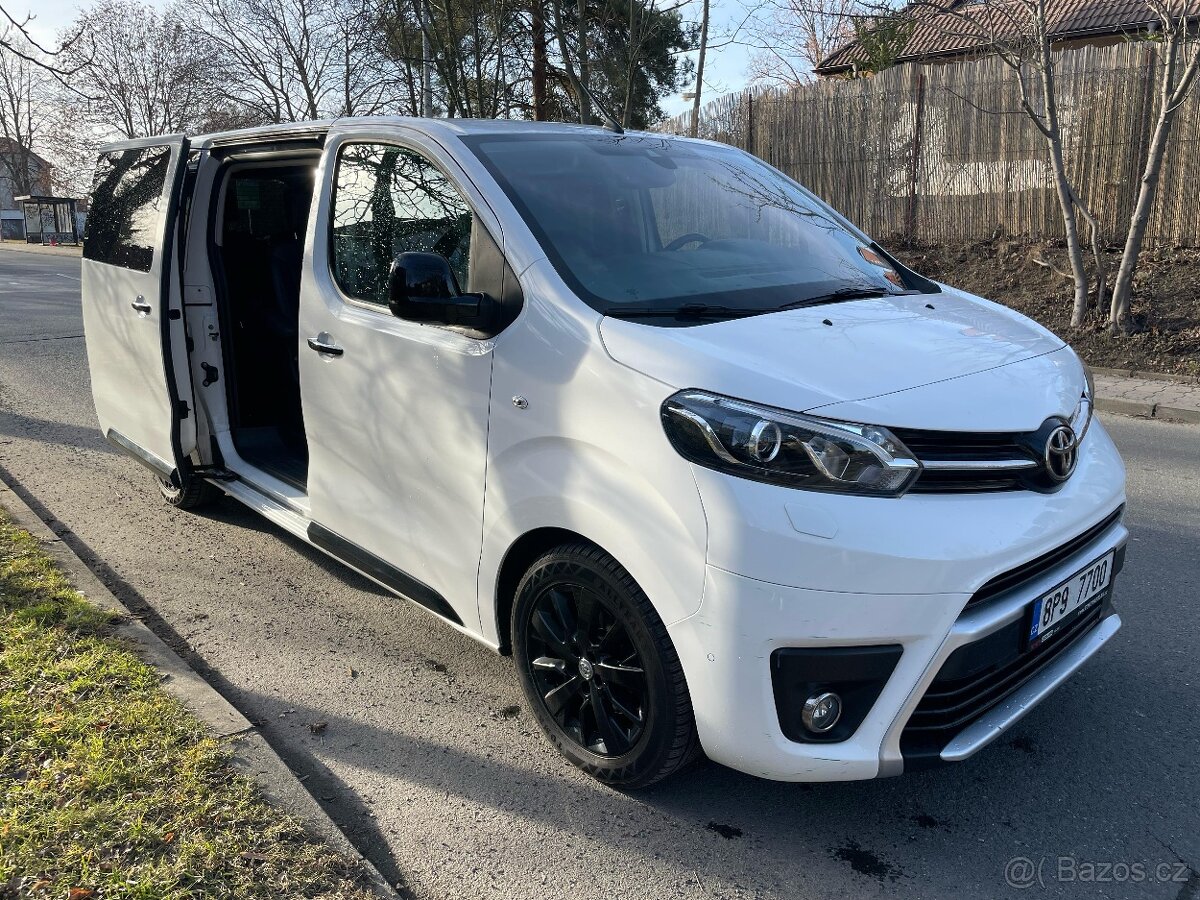 Pronájem Toyota PROACE VIP verso 7 míst